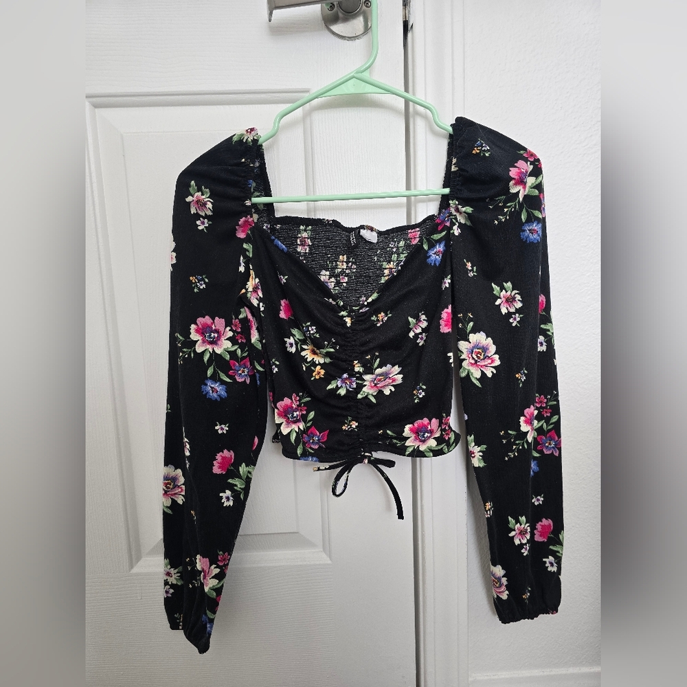 Floral Women's Crop Top with Sweetheart Neck Line And Puff Sleeve